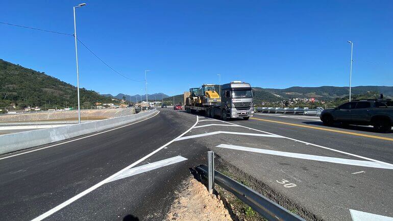 Motoristas relatam maior fluidez no trânsito da BR-101. (Foto: Zé Maia/CBN Floripa)