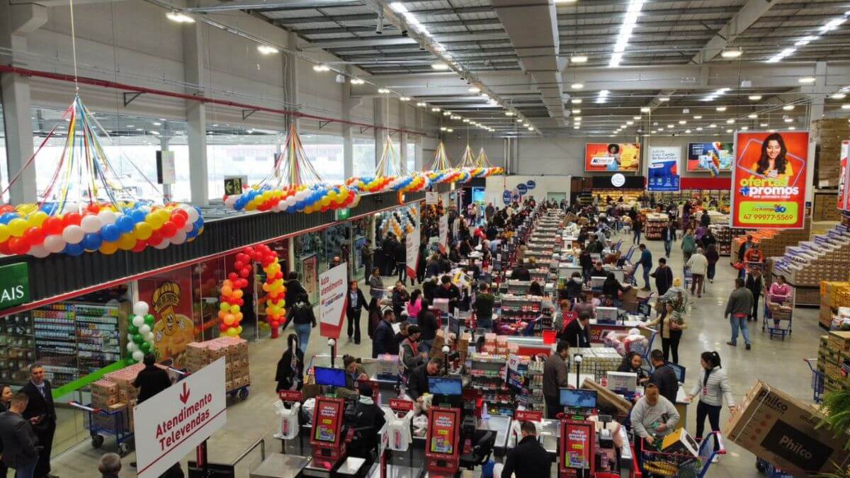 Quais supermercados abrem e quais fecham no Dia do Trabalhador na ...