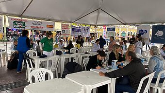 Evento conta com o apoio de diversas empresas de medicamentos (Foto: Zé Maia, CBN Floripa)