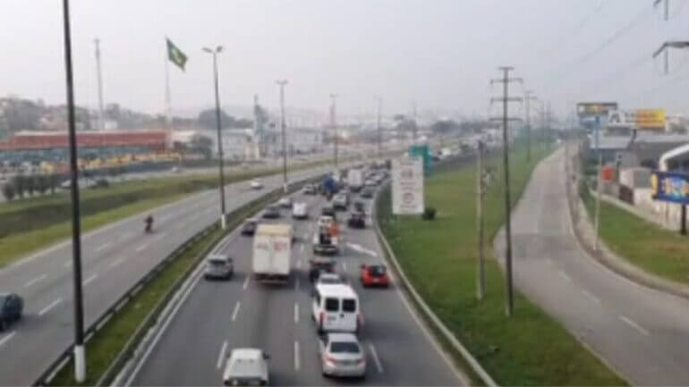 Motoristas precisarem de paciência para chegarem à Ilha (Foto: Cristian Delosantos, CBN Floripa)