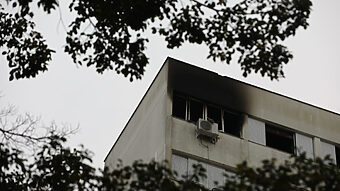 Incêndio iniciou no quarto. Suspeita é de que vítima estava na sala (Foto: Lucas Amorelli, DC)