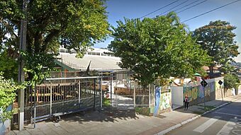 Creche fica localizada no bairro Coloninha, na região continental de Florianópolis (Foto: Google Maps, Reprodução)