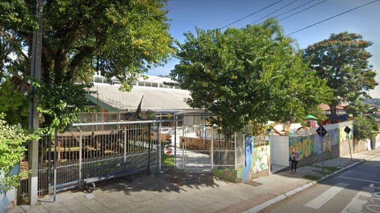 Creche fica localizada no bairro Coloninha, na região continental de Florianópolis (Foto: Google Maps, Reprodução)