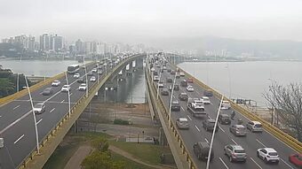 Acidente na Ponte Colombo Salles complicou o fluxo de veículos na saída da Ilha (Foto: Câmeras de Monitoramento, CBN Floripa)