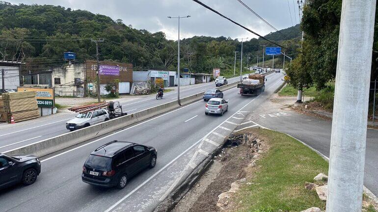 Ocorrências em Canasvieiras e em Santo Antônio de Lisboa marcaram o fim de semana na SC-401 (Foto: Zé Maia, CBN Floripa)