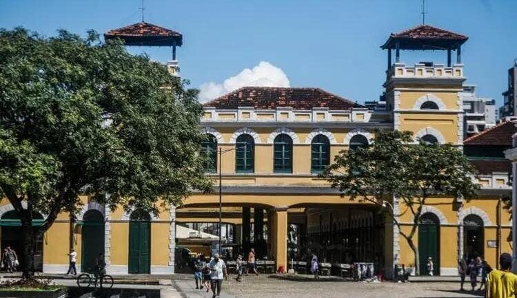 Peixarias do Mercado Público, em Florianópolis, oferecem produtos com até 10% de desconto (Foto: Tiago Ghizoni, arquivo NSC)