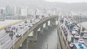 Trânsito ficou parado na manhã desta quarta-feira (8) (Foto: Câmera de Monitoramento)