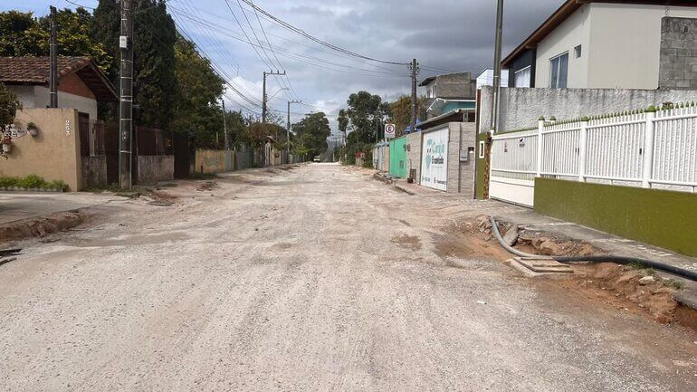 Trabalhos estão paralisados desde segunda-feira da última semana, segundo moradores (Foto: Cristian Delosantos, CBN Floripa)