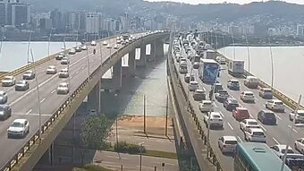 Trânsito ficou complicado no início da manhã (Foto: Câmeras de Monitoramento)