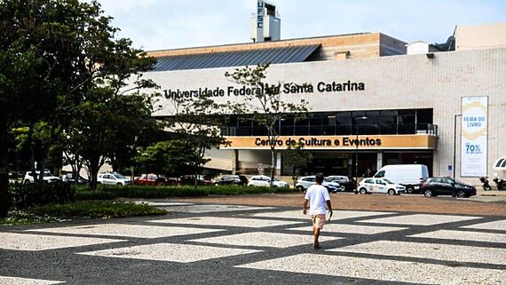 Universidade Federal de Santa Catarina, em Florianópolis (Foto: Tiago Ghizoni, NSC Total)