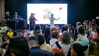 O evento conta com apresentações de mágicos e super-heróis (Foto: Lauro Maeda, Divulgação)