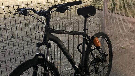 Bicicleta tinha um cadeado na roda traseira (Foto: GMF, Divulgação)