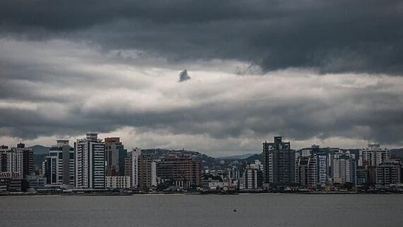 Vale do Itajaí, Grande Florianópolis, Litoral Sul e Norte devem ter atenção para as chuvas (Foto: Arquivo NSC Total)