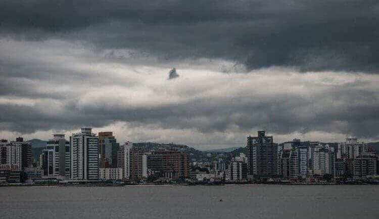 Vale do Itajaí, Grande Florianópolis, Litoral Sul e Norte devem ter atenção para as chuvas (Foto: Arquivo NSC Total)