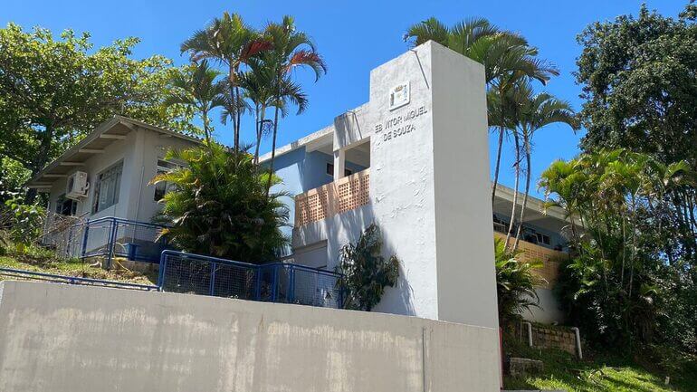 Aulas foram suspensas na manhã desta sexta-feira (Foto: Zé Maia, CBN Floripa)