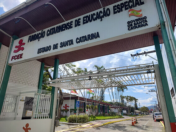 faixada da fundação catarinense de educação especial em são josé