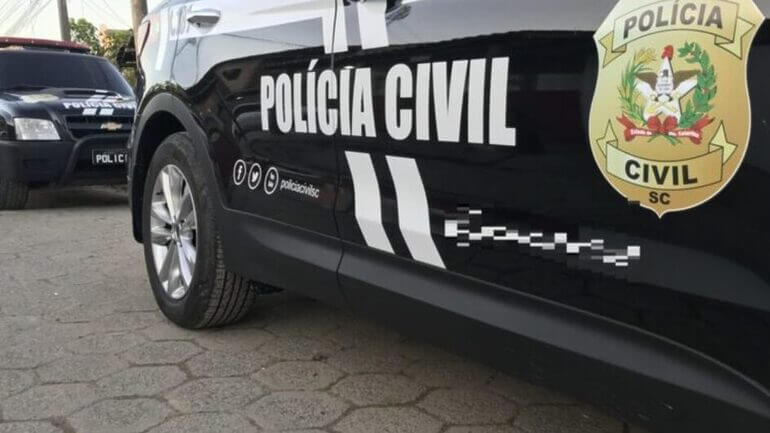 Corpo foi encontrado por pedestre que sentiu cheiro forte (Foto: Divulgação, Polícia Civil)