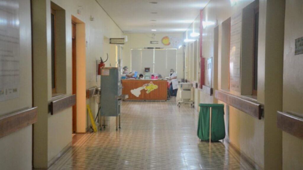 Morre bebê prematuro que chorou no próprio velório. (Foto: Odair Leal/Secom/Reprodução)