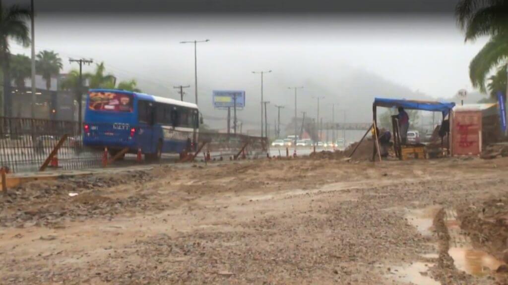 Obras de ampliação da SC-401 revelam inseguranças e medos de pedestres em Florianópolis. (Foto: NSC TV/Reprodução)
