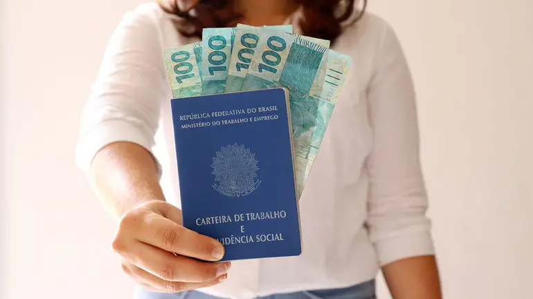 Saiba prazos, valores e quem tem direito ao décimo terceiro salário. (Foto: Imagem ilustrativa/Canva/Reprodução)