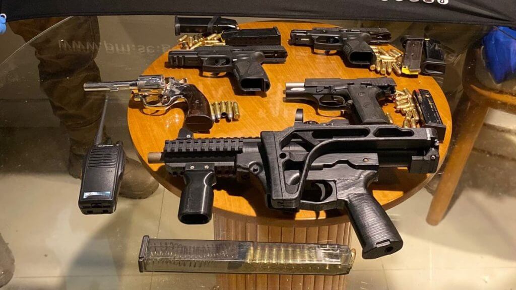 Suspeito tenta tomar fuzil de PM e confronto termina com quatro mortos em Florianópolis. (Foto: PMSC/Reprodução)