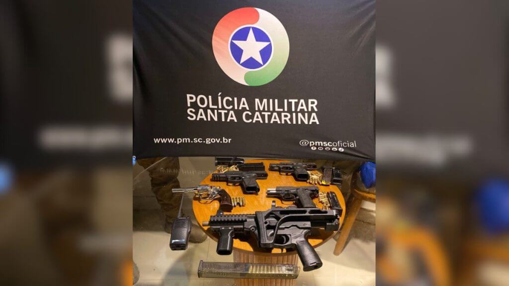 Suspeito tenta tomar fuzil de PM e confronto termina com quatro mortos em Florianópolis. (Foto: PMSC/Reprodução)