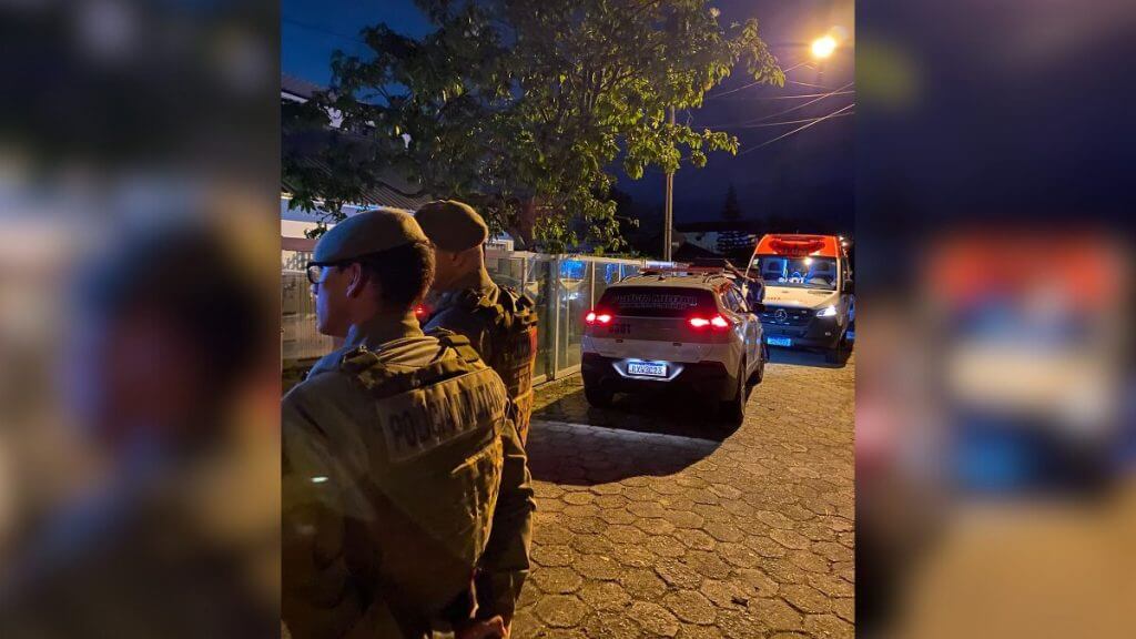 Suspeito tenta tomar fuzil de PM e confronto termina com quatro mortos em Florianópolis. (Foto: PMSC/Reprodução)