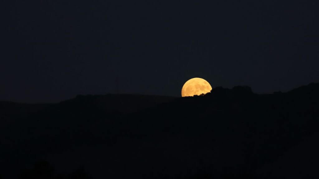 Maior superlua do ano poderá ser vista a olho nu; saiba quando. (Foto: Canva/Reprodução)